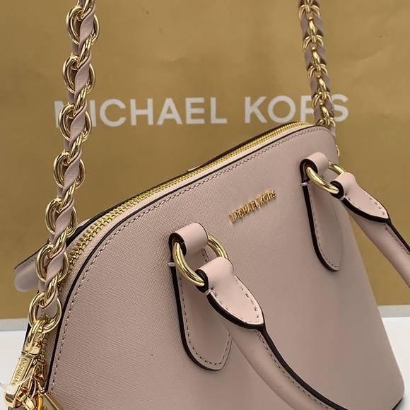 MICHAEL KORS
Veronica Medium Saffiano Leather Dome Satchel Crossbody
SOFT PINK - Picture 15 of 16